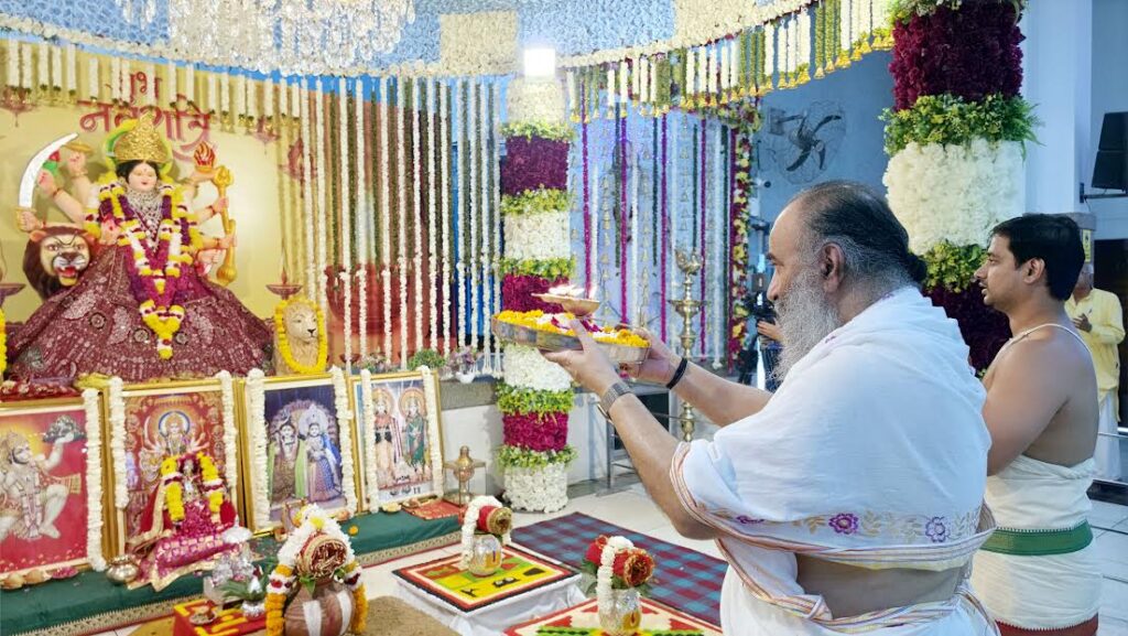 श्री लक्ष्मीनारायण दिव्यधाम में शारदीय नवरात्र का भव्य शुभारंभ Grand inauguration of Sharadiya Navratri in Shri Lakshminarayan Divyadham