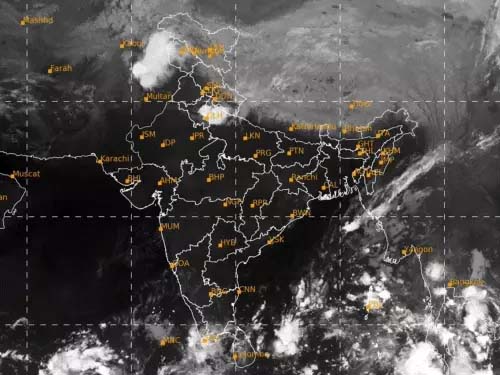 दिल्ली-NCR के कई इलाकों में तेज बारिश:पाकिस्तान से आए मौसमी सिस्टम का असर Heavy rain in several areas of Delhi-NCR: Impact of a weather system from Pakistan.