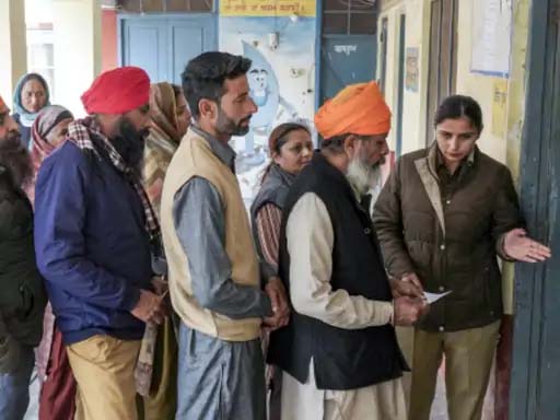 124 पूर्व ब्यूरोक्रेट्स बोले- चुनाव प्रक्रिया पर भरोसा रखें:हमने धांधली का वह दौर देखा है 124 former bureaucrats say—have faith in the election process: We have witnessed the era of rigging.