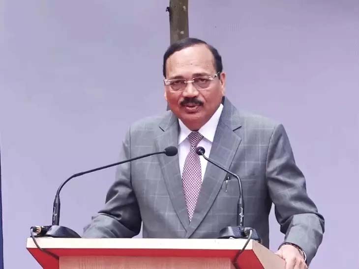 CJI बोले- असहमति के साथ सम्मान जरूरी:फैसला देने से पहले सुनें CJI says: Respect for dissent is essential—listen before delivering a verdict.