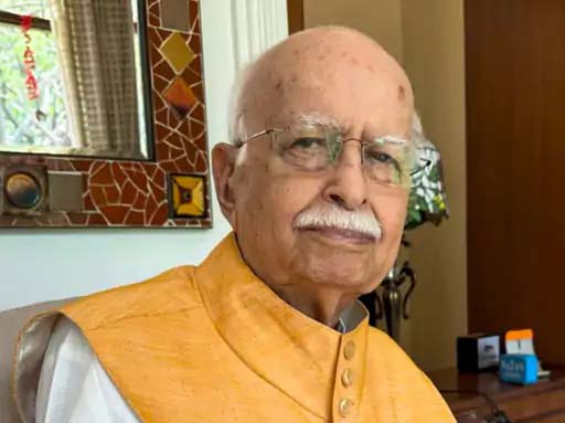 लालकृष्ण आडवाणी को सीने में इन्फेक्शन, अपोलो अस्पताल में भर्ती Lal Krishna Advani has a chest infection; admitted to Apollo Hospital.
