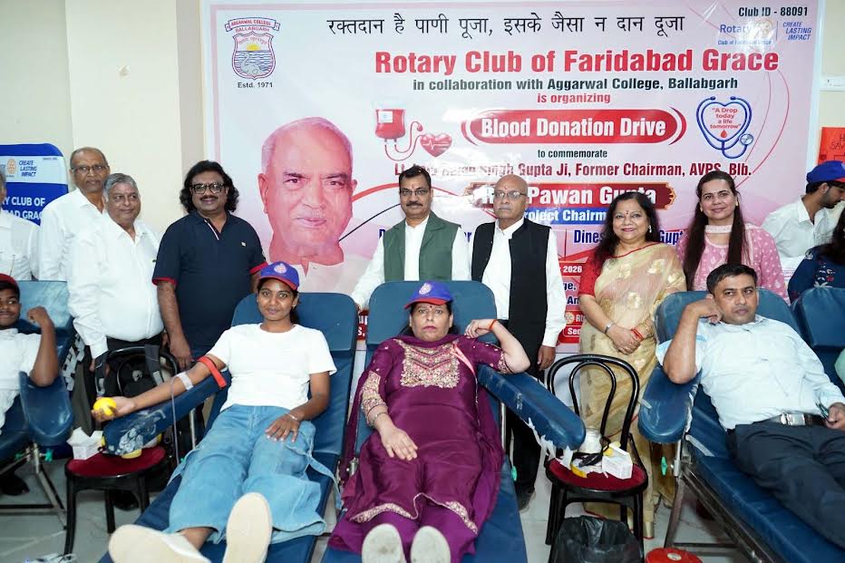 अग्रवाल कॉलेज में सामाजिक सरोकार के साथ आयोजित हुआ रक्तदान शिविर Blood donation camp organized at Aggarwal College with a focus on social commitment.
