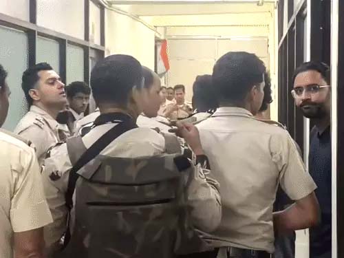 CJP नेता सौरव-आशुतोष केस की जांच क्राइम ब्रांच करेगी:कोर्ट ने कहा- दोनों कानून का सम्मान नहीं करते Crime Branch to investigate the case involving CJP leaders Saurav and Ashutosh; court remarks that both show no respect for the law.