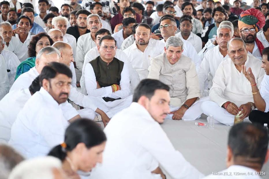 84 पाल के लोगों ने एकजुट होकर शादी-विवाह में फिजूल खर्ची पर रोक लगाने का लिया संकल्प The people of the 84 Pal community have collectively resolved to curb extravagant spending on weddings.