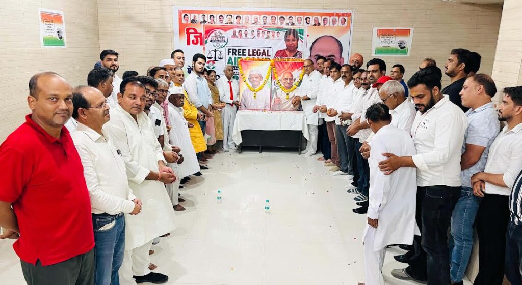 जिला कांग्रस ने मनाई राष्ट्रपिता महात्मा गांधी व पूर्व प्रधानमंत्री लाल बहादुर शास्त्री की जयंती The District Congress observed the birth anniversaries of the Father of the Nation, Mahatma Gandhi, and former Prime Minister Lal Bahadur Shastri.