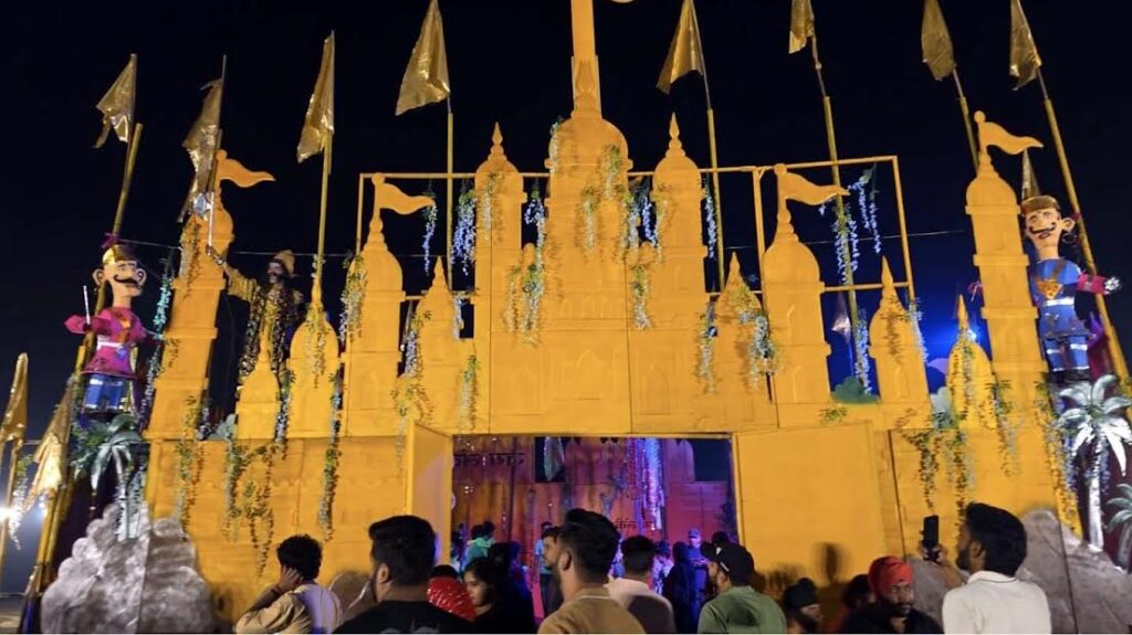 धू-धूकर जली रावण की लंका, श्रीराम-सीता की झांकियों ने मन मोहा Ravana's Lanka burnt in flames, the tableaus of Shri Ram and Sita captivated the mind.